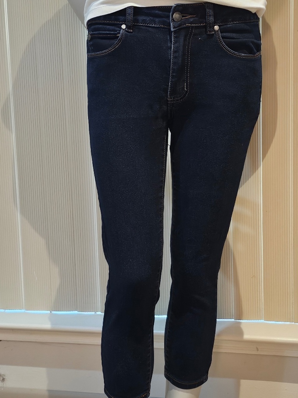 EUC TAHARI DARK BLUE JEANS SKINNY CROPPED STRETCH SIZE 2/26